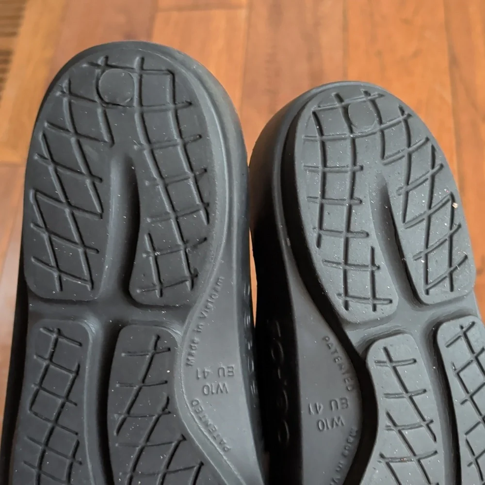 Oofos Oolala Black Flip Flop Recovery Sandals - Picture 6 of 7